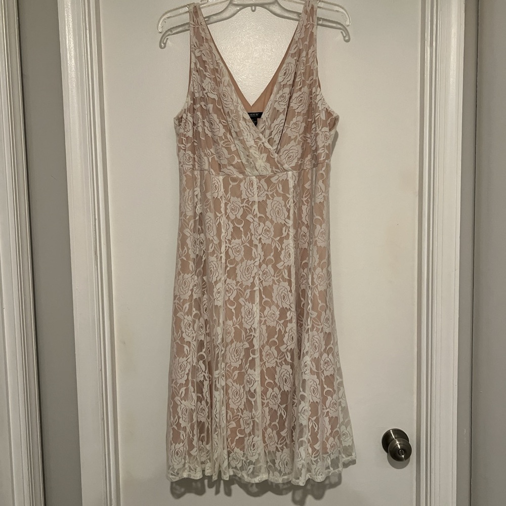 Glamour Lace Detail Dress in Soft Pink and White